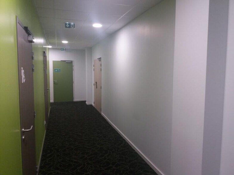 Office in Échirolles for sale - Interior Photo - Image 3 of 3