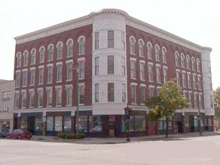 20 E Milwaukee St, Janesville, WI à louer - Photo du bâtiment - Image 1 de 2