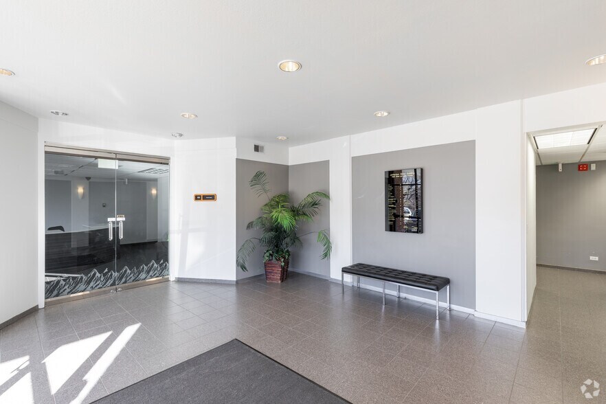 7220 W Jefferson Ave, Lakewood, CO à louer - Hall d’entrée - Image 2 de 5