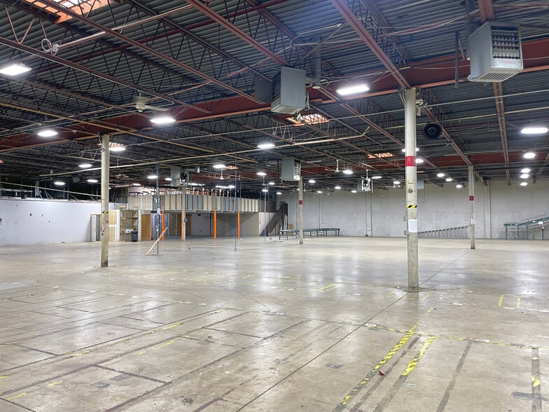 1800 Woodlawn Dr, Woodlawn, MD for sale - Interior Photo - Image 3 of 4