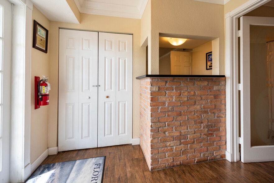 45 E Sheridan St, Dania Beach, FL for lease - Interior Photo - Image 3 of 22