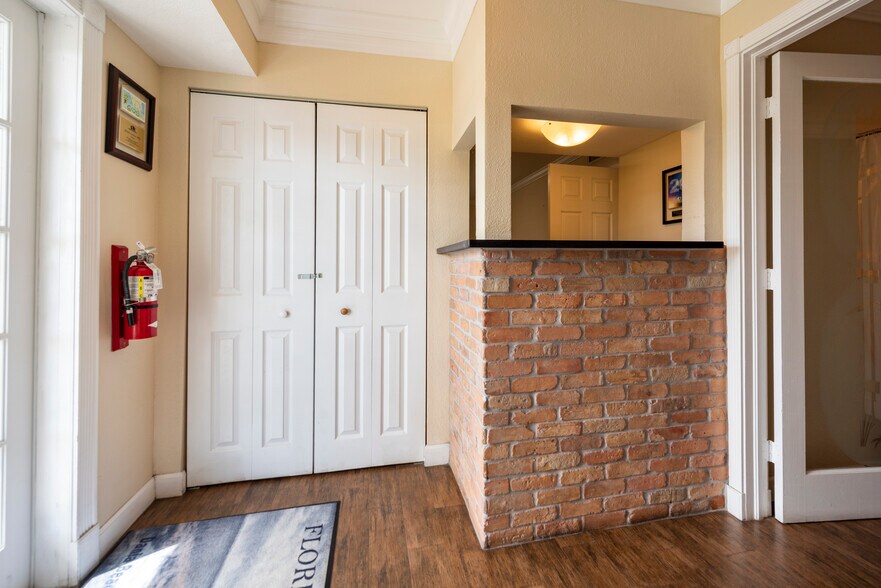 45 E Sheridan St, Dania Beach, FL à louer - Photo intérieure - Image 3 de 22