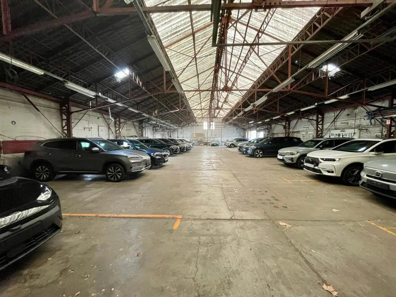 Retail in Nanterre for sale Building Photo- Image 1 of 10