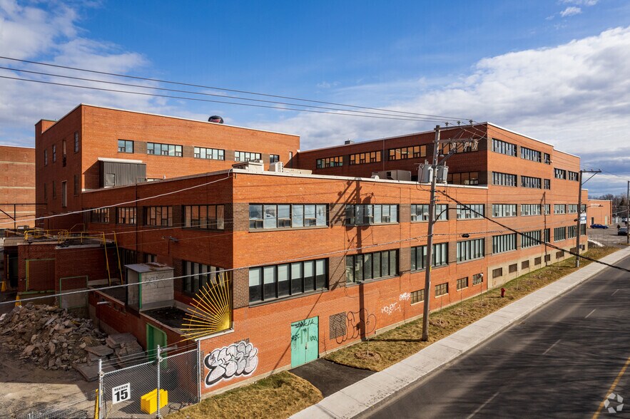 225 Av Lafleur, Montréal, QC à louer - Photo du bâtiment - Image 3 de 10