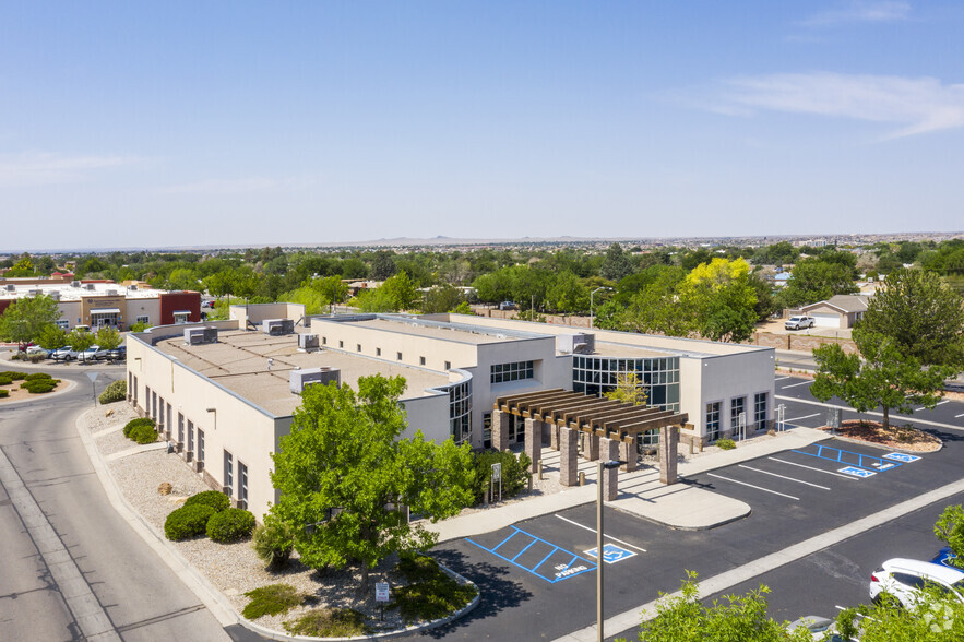 1740 Grande Blvd SE, Rio Rancho, NM for sale - Primary Photo - Image 1 of 1