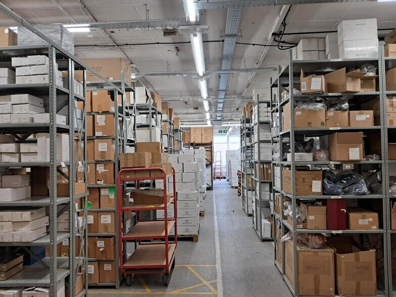 Davis Rd, Chessington à vendre - Photo intérieure - Image 3 de 6