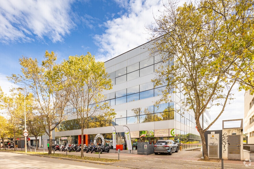 Office in Sant Cugat del Vallès, Barcelona for sale - Building Photo - Image 2 of 4