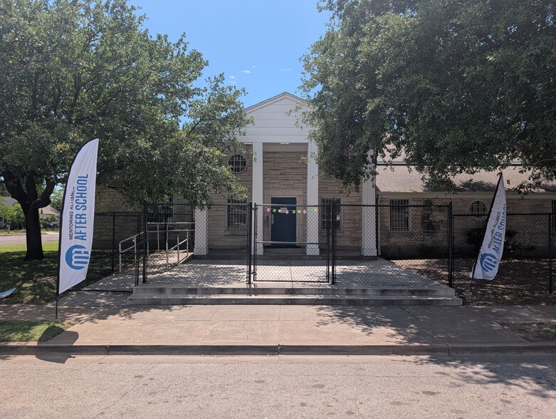 2101 Alexander Ave, Waco, TX for sale - Building Photo - Image 3 of 14