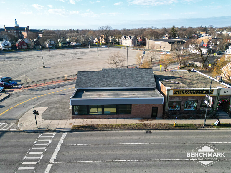 211 W Ridge Rd, Rochester, NY for lease - Building Photo - Image 1 of 6