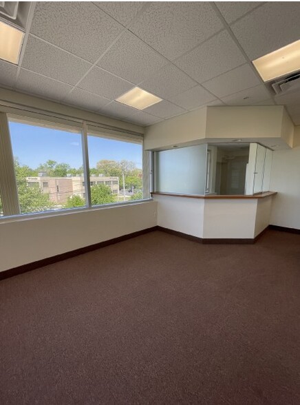 7671 Quarterfield Rd, Glen Burnie, MD for lease - Interior Photo - Image 3 of 8