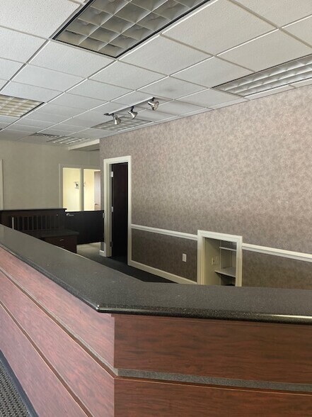 1710 E Arlington Blvd, Greenville, NC à louer - Photo intérieure - Image 2 de 28