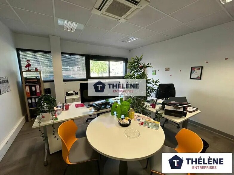 Office in Nîmes for lease - Interior Photo - Image 2 of 12