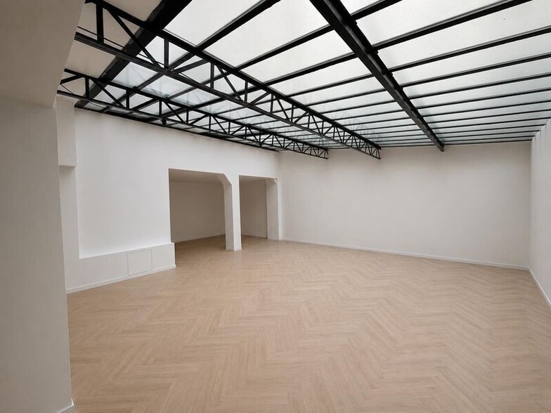 21 Rue De La Roquette, Paris for sale - Interior Photo - Image 2 of 7