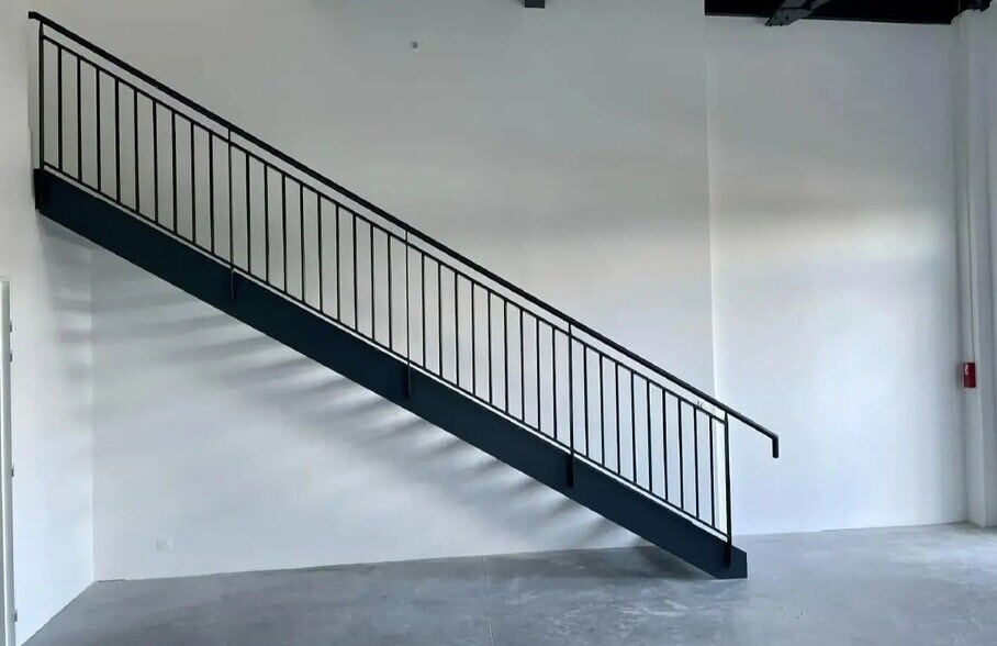 Local d'activités dans Marines à vendre - Photo du bâtiment - Image 3 de 13