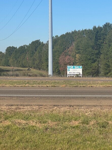 954 Old Jackson Rd, Canton, MS à vendre - Photo du bâtiment - Image 3 de 7