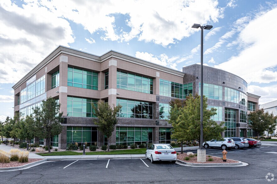 4625-4641 W Lake Park Blvd, Salt Lake City, UT à louer - Photo du bâtiment - Image 2 de 8