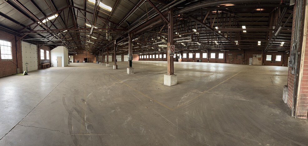 200 E Market Center Dr, High Point, NC for lease - Building Photo - Image 2 of 11