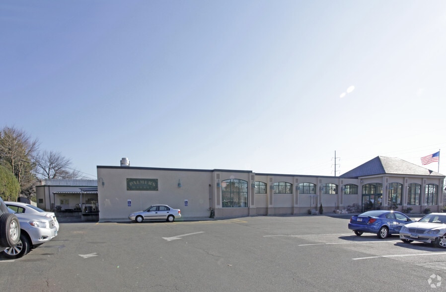 264 Heights Rd, Darien, CT à louer - Photo du bâtiment - Image 3 de 5