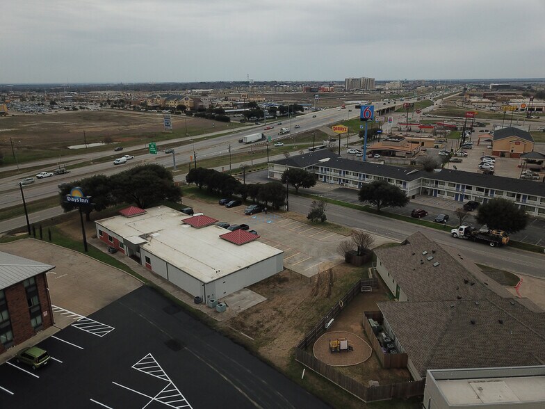 4201 N Interstate 35, Denton, TX à louer - Photo du bâtiment - Image 3 de 9