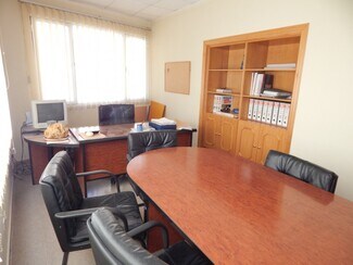 Plus de détails pour Commerce de détail à vendre