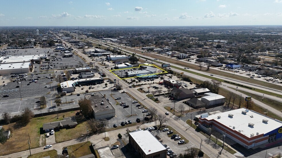 600 Blk Of W Prien Lake Rd, Lake Charles, LA à louer - Photo du bâtiment - Image 2 de 6