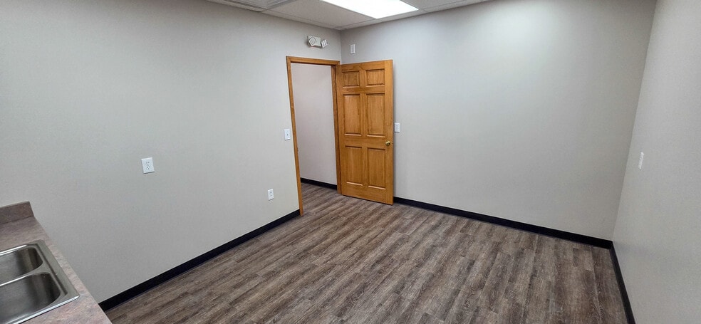 2722 N 155th St, Basehor, KS for sale - Interior Photo - Image 3 of 28