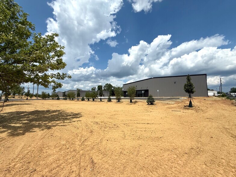 100 War Birds blvd, Spartanburg, SC à vendre - Photo du bâtiment - Image 3 de 17