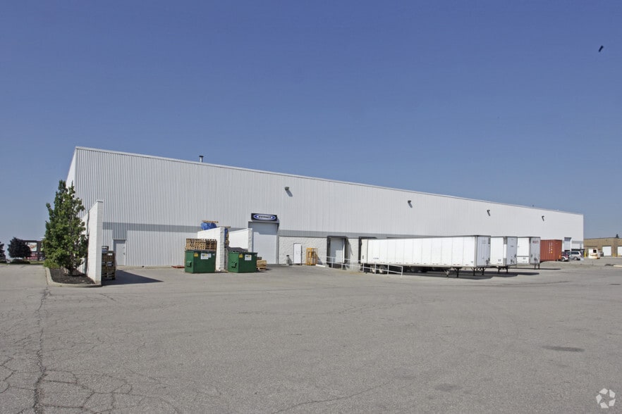 185 Courtneypark Dr, Mississauga, ON for lease - Building Photo - Image 2 of 2