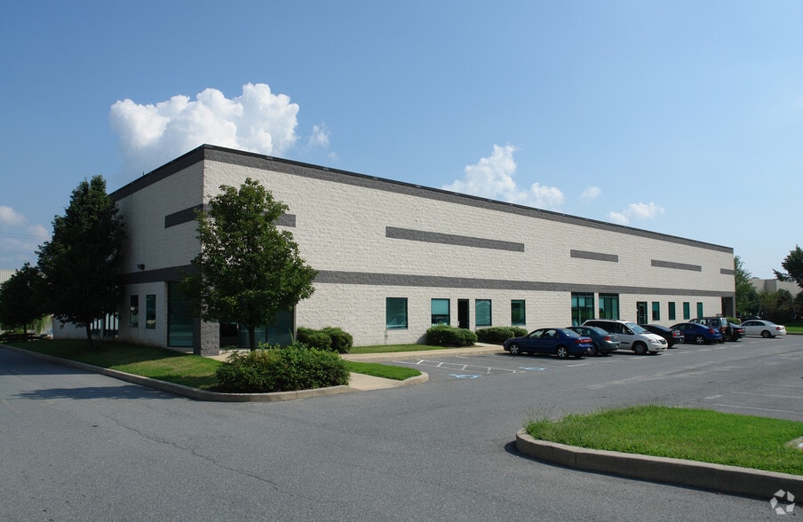 24-30 Lukens Dr, New Castle, DE for lease - Primary Photo - Image 1 of 4