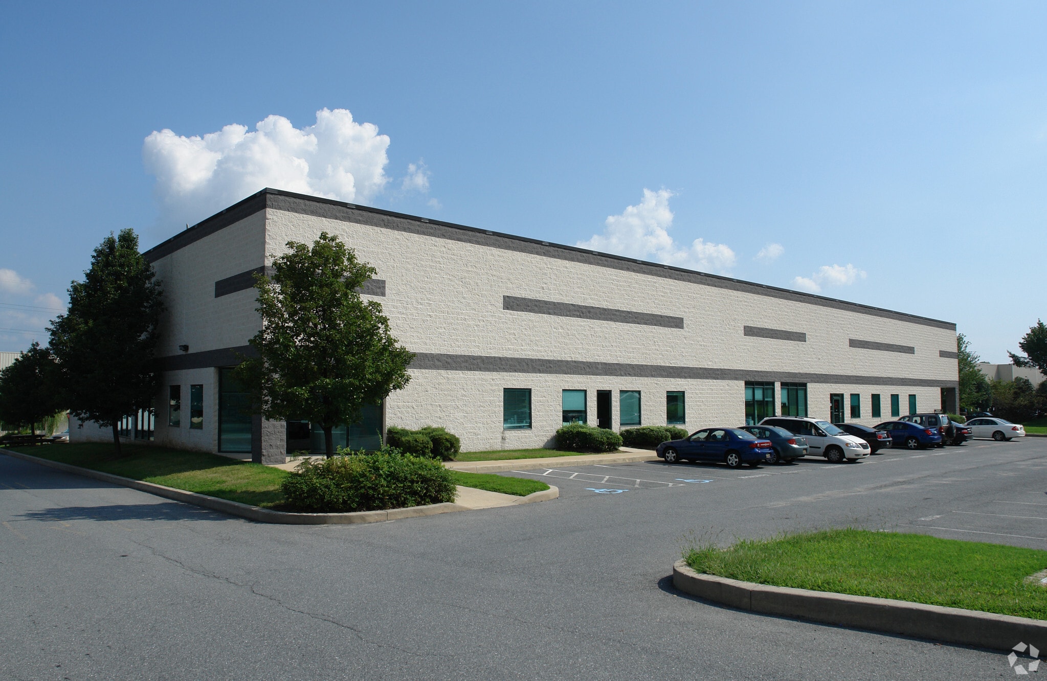 24-30 Lukens Dr, New Castle, DE à louer Photo principale- Image 1 de 5