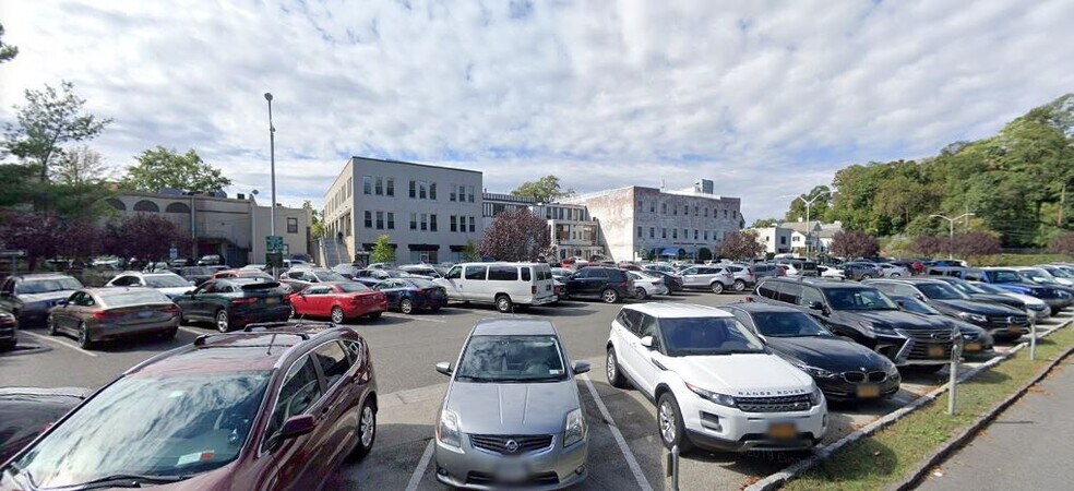 65 Pondfield Rd, Bronxville, NY à louer - Photo du bâtiment - Image 2 de 2