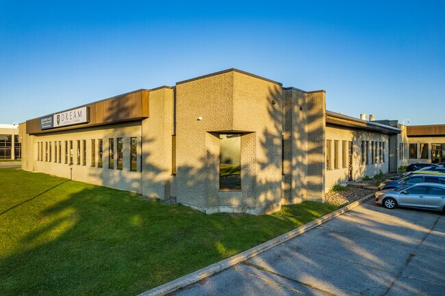 Plus de détails pour 6320-6380 Ch de la Côte-de-Liesse, Montréal, QC - Industriel à vendre