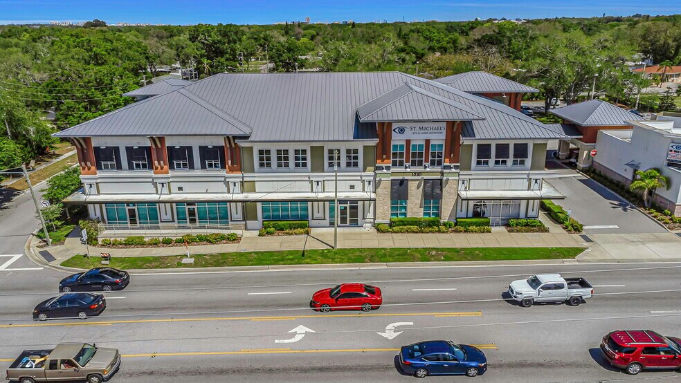 1030 W Bay Dr, Largo, FL à louer - Photo du bâtiment - Image 2 de 40