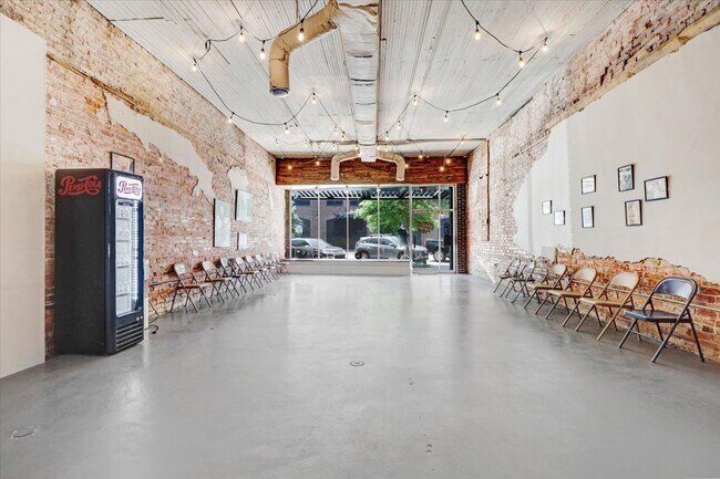 Plus de détails pour 111 N Queen St, Kinston, NC - Commerce de détail à vendre