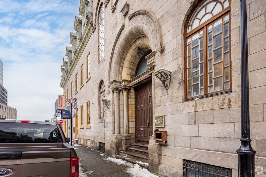 452-452A Rue Notre-Dame E, Montréal, QC for sale - Building Photo - Image 2 of 7