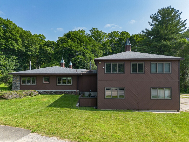 2049 S Undermountain Rd, Sheffield, MA for sale - Primary Photo - Image 3 of 40
