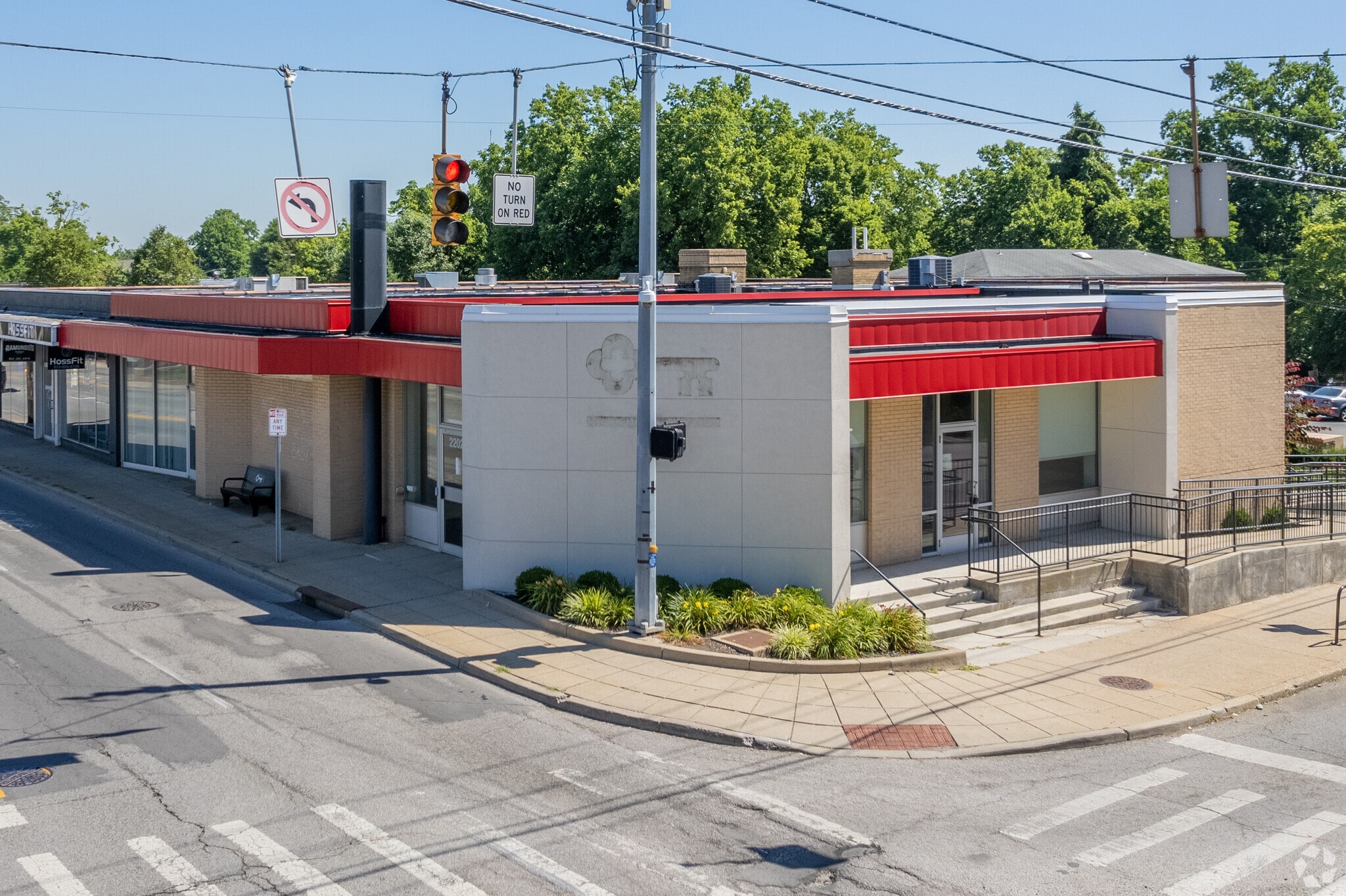 2202 Beechmont Ave, Cincinnati, OH for lease Primary Photo- Image 1 of 5