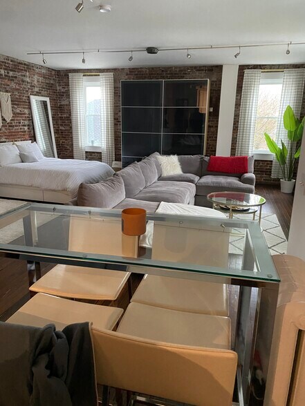 54 Atlantic Ave, Long Branch, NJ à vendre - Photo intérieure - Image 2 de 10