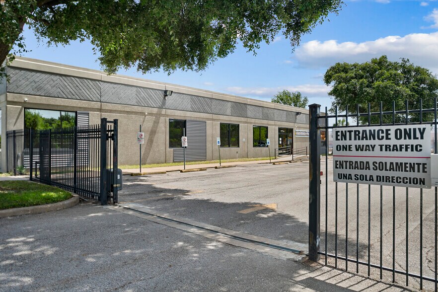 9809 Rowlett St, Houston, TX à vendre - Photo du bâtiment - Image 3 de 22