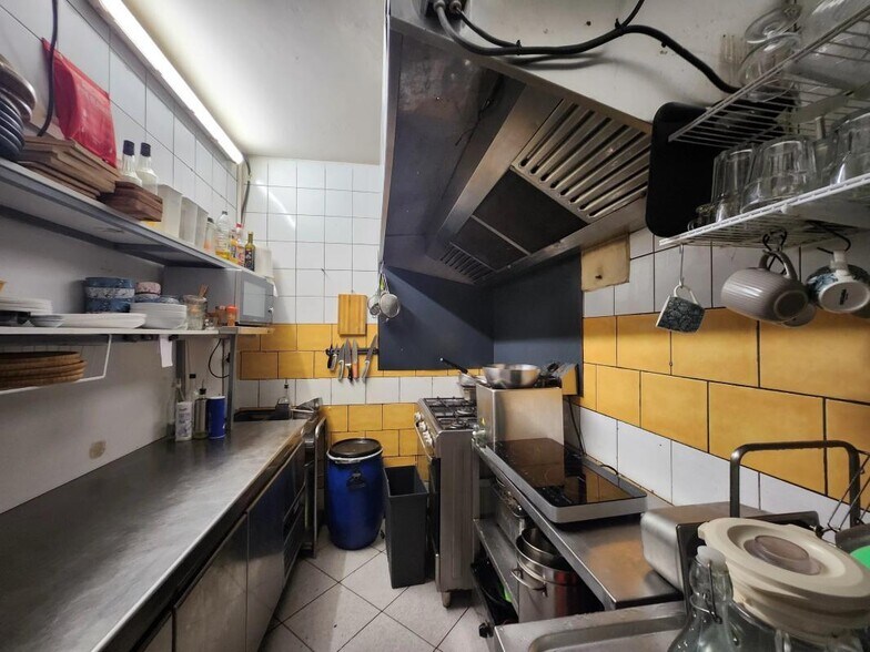 Retail in Montpellier for sale - Interior Photo - Image 3 of 4