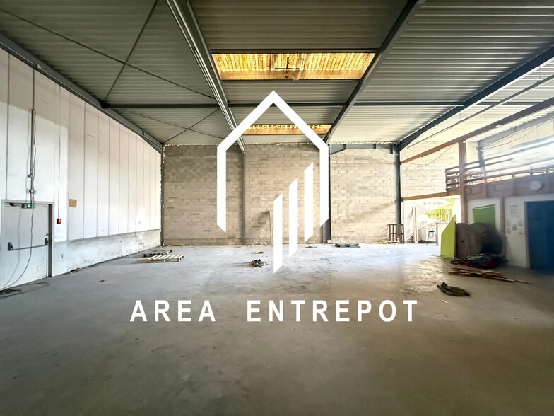 Industrial in Vitrolles for lease - Interior Photo - Image 3 of 6