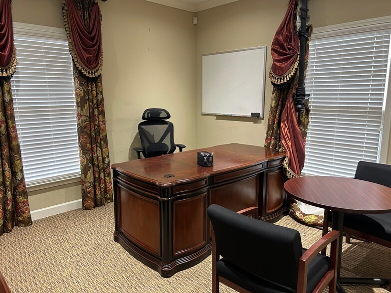 10888 Crabapple Rd, Roswell, GA for lease - Interior Photo - Image 3 of 18