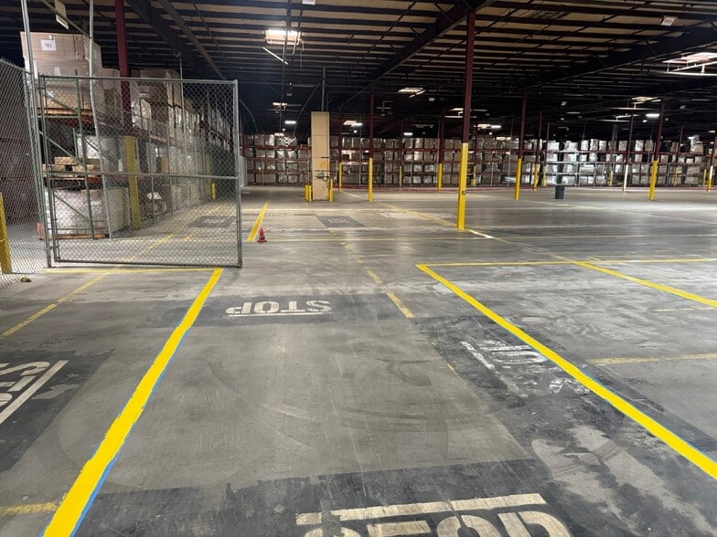 1400 E Victoria Ave, San Bernardino, CA for lease - Interior Photo - Image 2 of 7