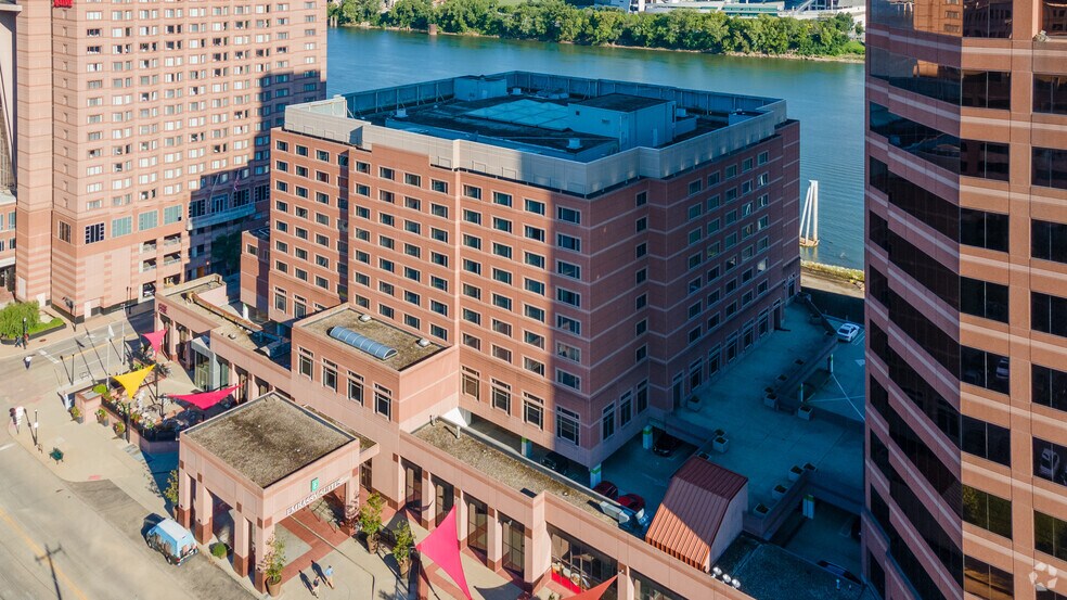 10 E Rivercenter Blvd, Covington, KY à vendre - Aérien - Image 2 de 2