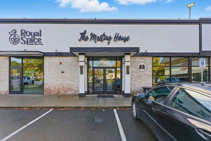 827 Williams St, Longmeadow, MA for lease - Building Photo - Image 2 of 14