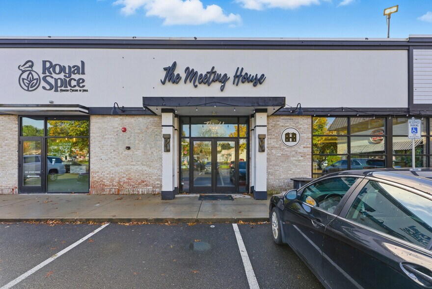 827 Williams St, Longmeadow, MA à louer - Photo du bâtiment - Image 2 de 14