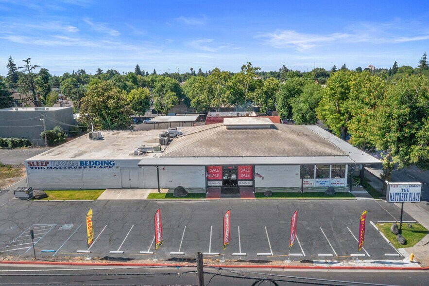 1120 McHenry Ave, Modesto, CA à vendre - Photo du bâtiment - Image 1 de 15