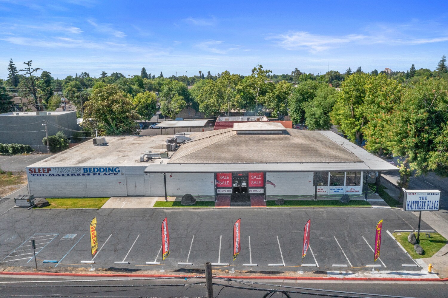 1120 McHenry Ave, Modesto, CA à vendre Photo du bâtiment- Image 1 de 16