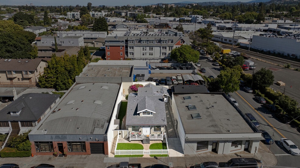 917 Howard Ave, Burlingame, CA for sale - Aerial - Image 3 of 70
