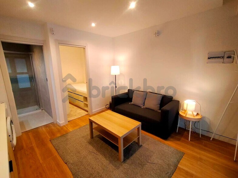 Retail in Barcelona, Barcelona for lease - Interior Photo - Image 2 of 4